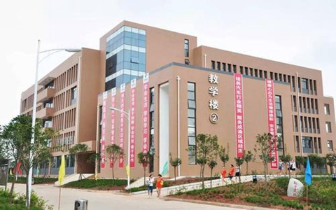 雁江區(qū)忠義高級職業(yè)中學(xué)開設(shè)有哪些專業(yè)?數(shù)控技術(shù)應(yīng)用專業(yè)怎么樣